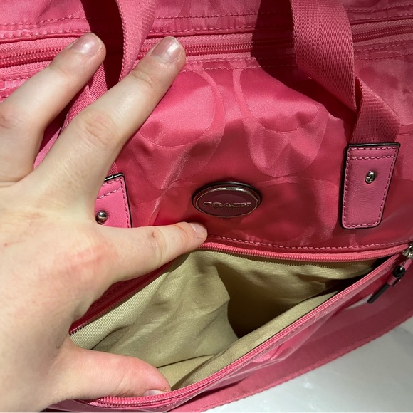 Coach Getaway Pink Signature Nylon Duffle Bag F77469 w/ Strap & Hangtag - Picture 4 of 10